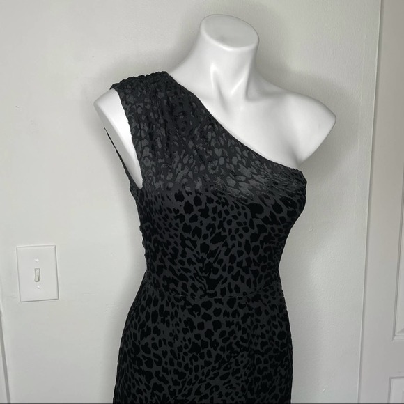 L'agence One Sleeve Shift Animal Print Dress Sheer Black Color Velvet Size 2 - Picture 3 of 10